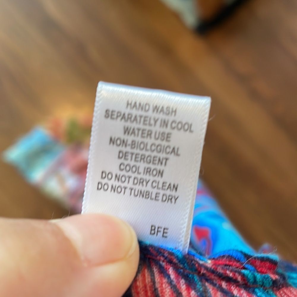 Large multi pattern‎ & multi colored polyester sc… - image 8